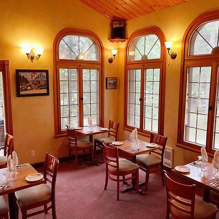 Auberge Alpine Inn Сент-Адель Екстер'єр фото