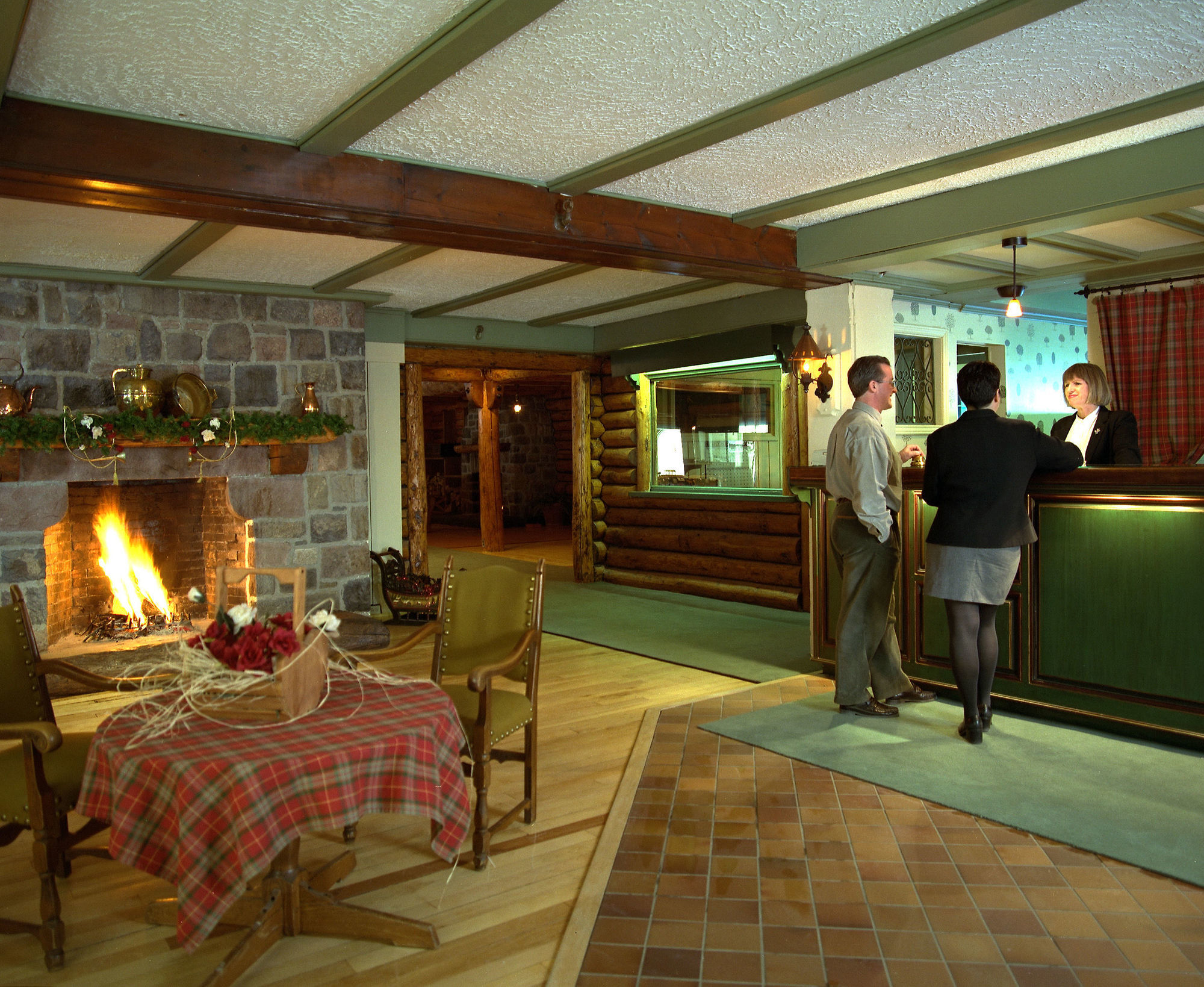 Auberge Alpine Inn Сент-Адель Екстер'єр фото