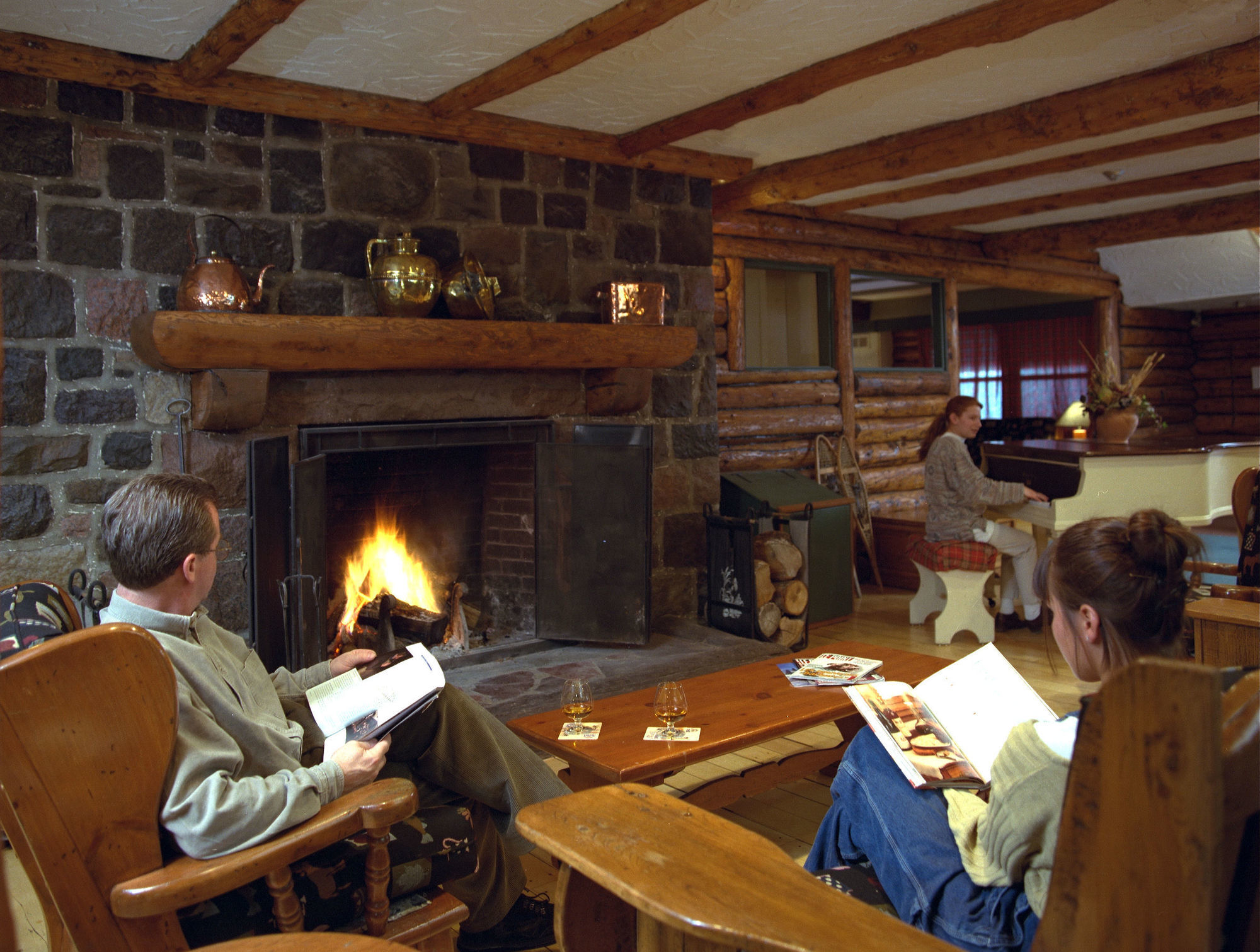 Auberge Alpine Inn Сент-Адель Екстер'єр фото