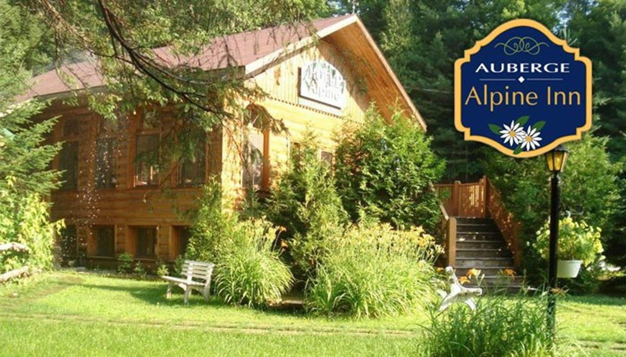 Auberge Alpine Inn Сент-Адель Екстер'єр фото