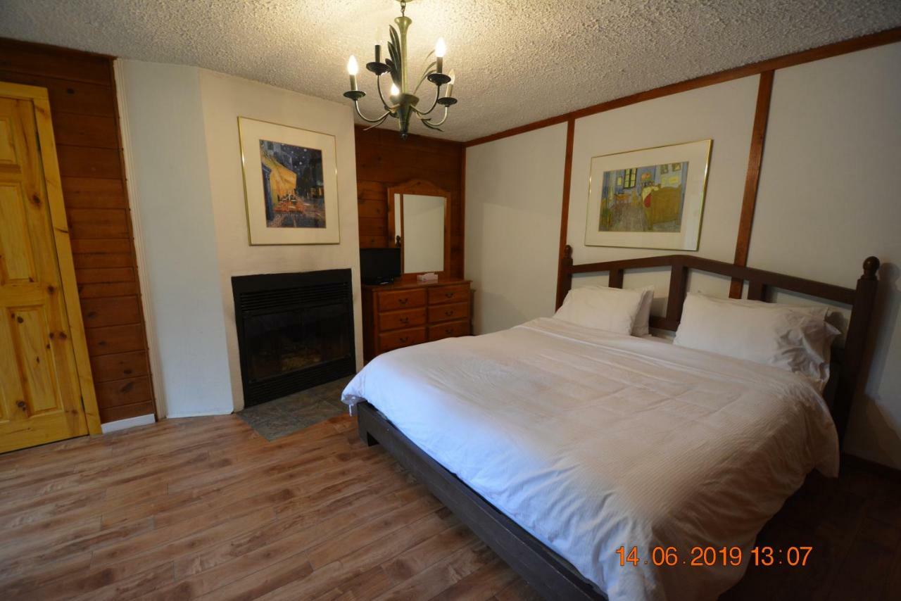 Auberge Alpine Inn Сент-Адель Екстер'єр фото